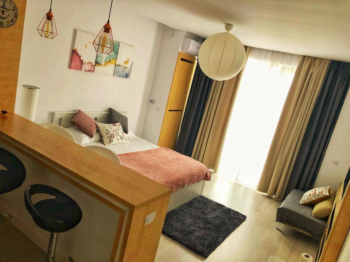 Lucky Star Studio Mamaia Nord นาโวดาริ ภายนอก รูปภาพ
