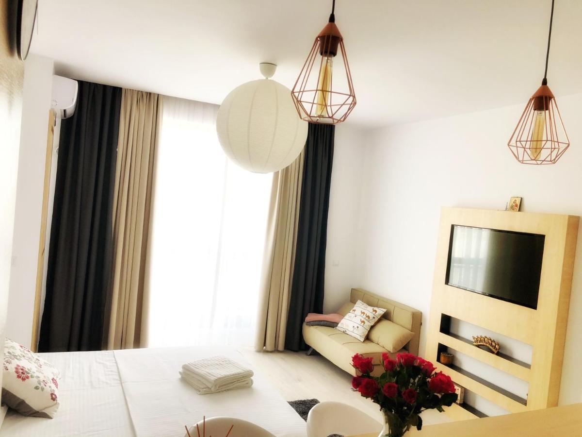 Lucky Star Studio Mamaia Nord นาโวดาริ ภายนอก รูปภาพ